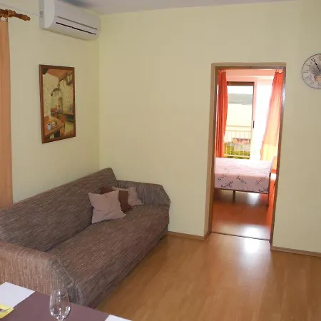 Bozena With Balcony And Sea View Apartman