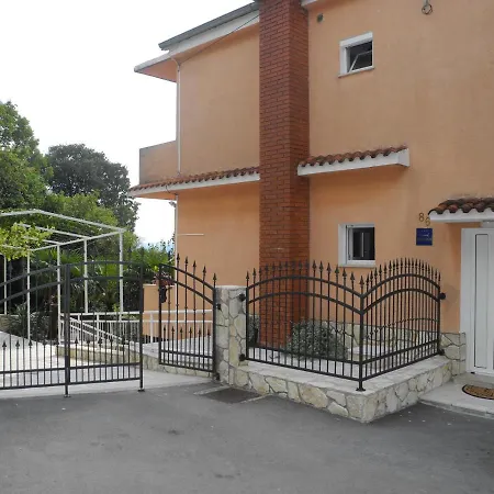 Bozena With Balcony And Sea View * Dramalj